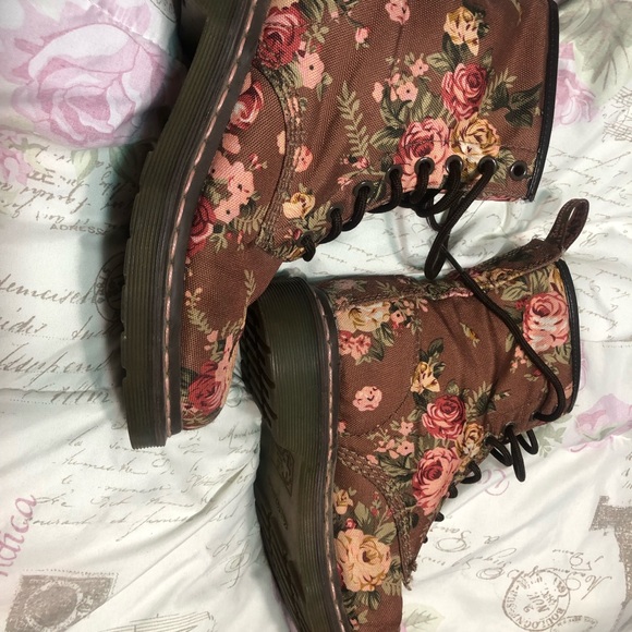 Doc Marten’s - Picture 2 of 7